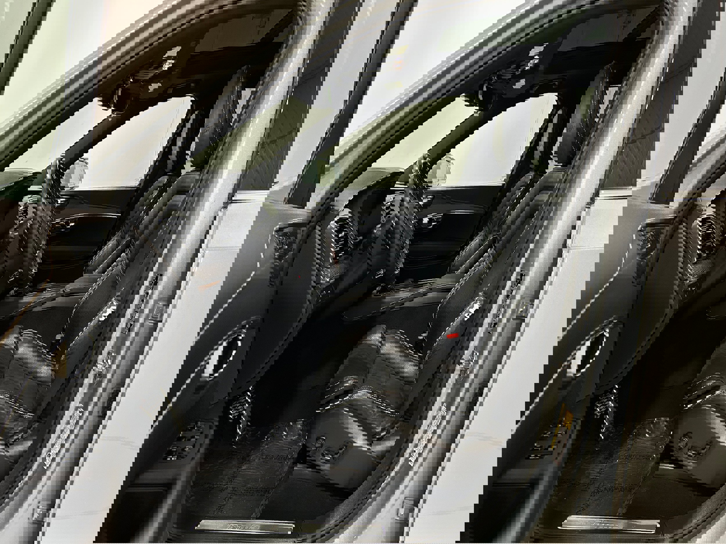 Used 2019 Volvo XC90 T6 R-Design w/ Advanced Package image 4