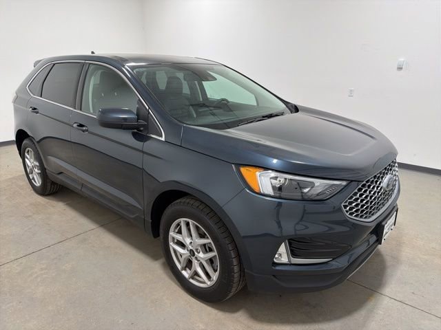 Used 2024 Ford Edge SEL w/ Convenience Package image 3