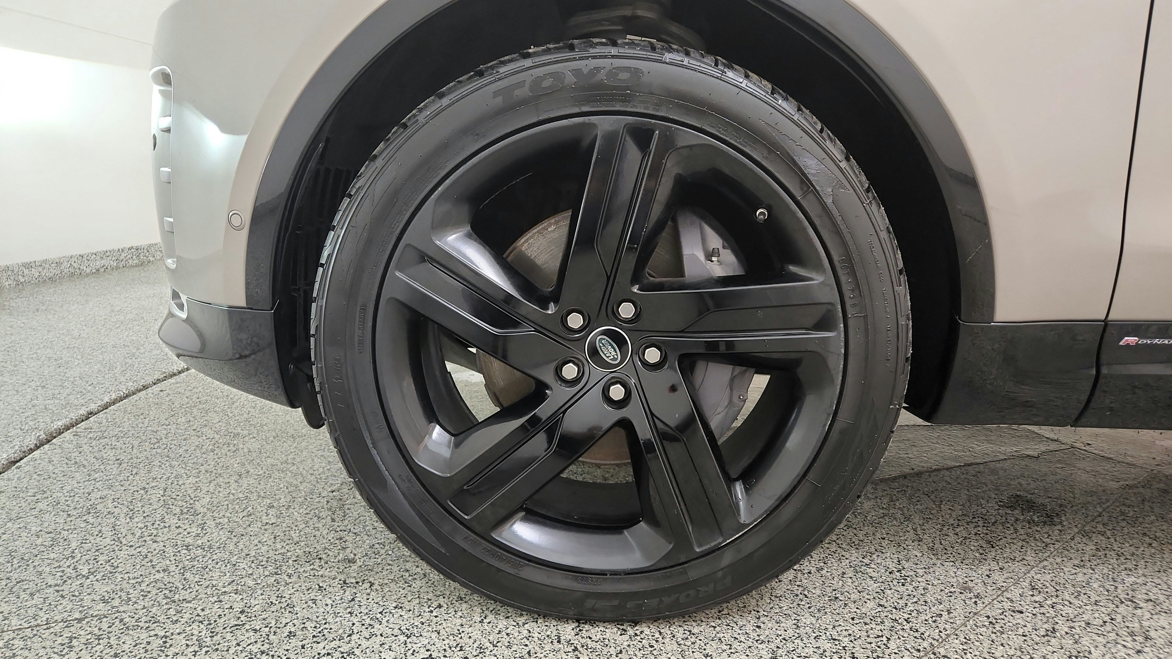 Used 2021 Land Rover Discovery HSE R-Dynamic AWD/4WD image 39