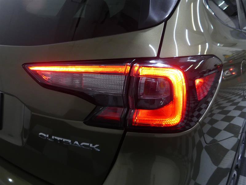 Used 2022 Subaru Outback Premium AWD/4WD image 16