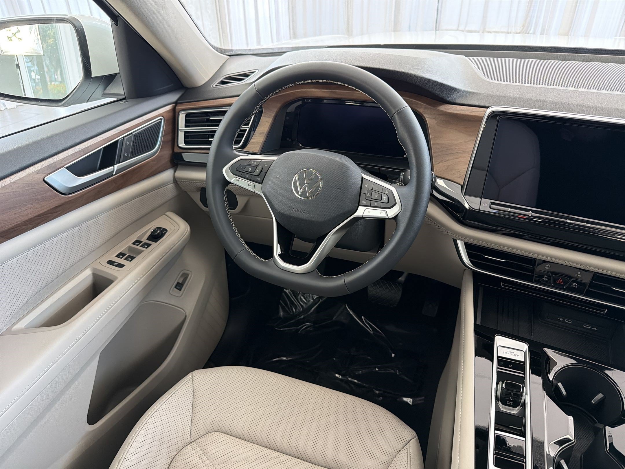 New 2026 Volkswagen Atlas SE FWD image 27