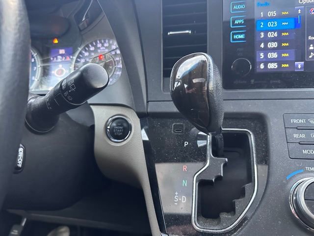 Used 2017 Toyota Sienna XLE Premium image 16