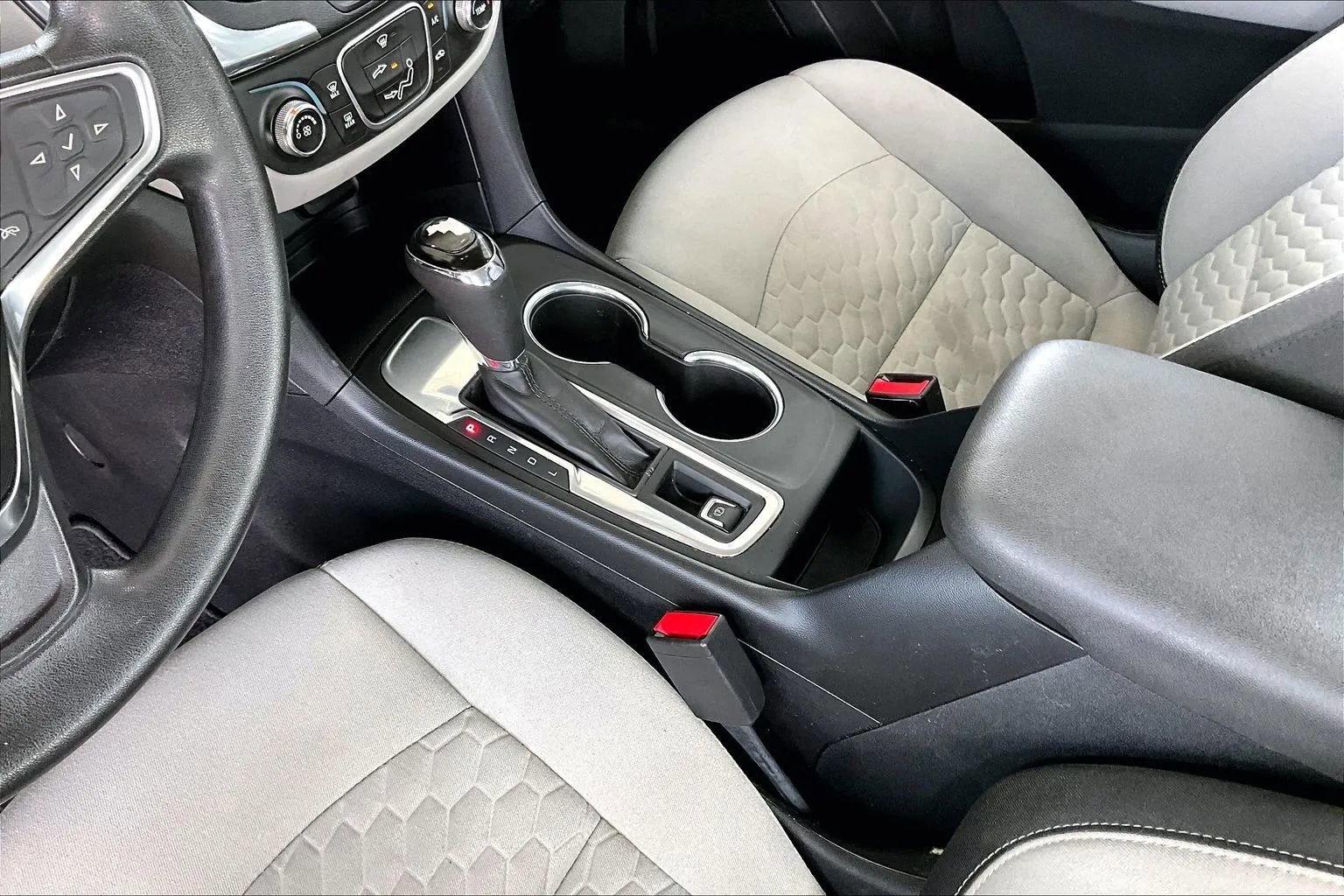 Used 2018 Chevrolet Equinox LS FWD image 15