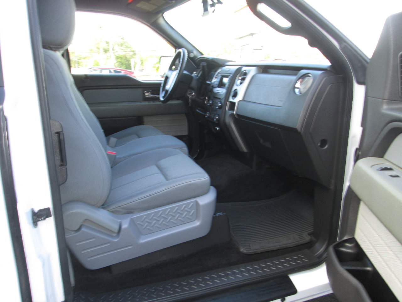 Used 2013 Ford F150 XLT w/ XLT Chrome Pkg image 34