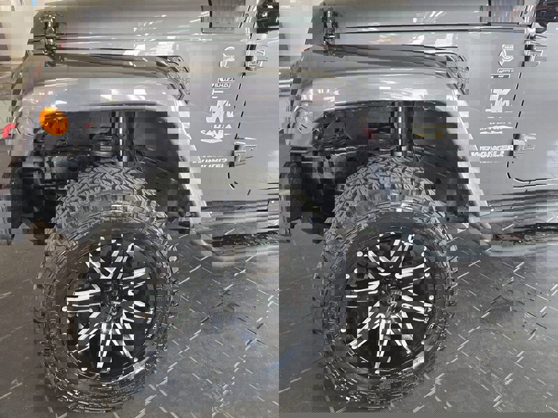 Used 2014 Jeep Wrangler Unlimited Sahara image 31