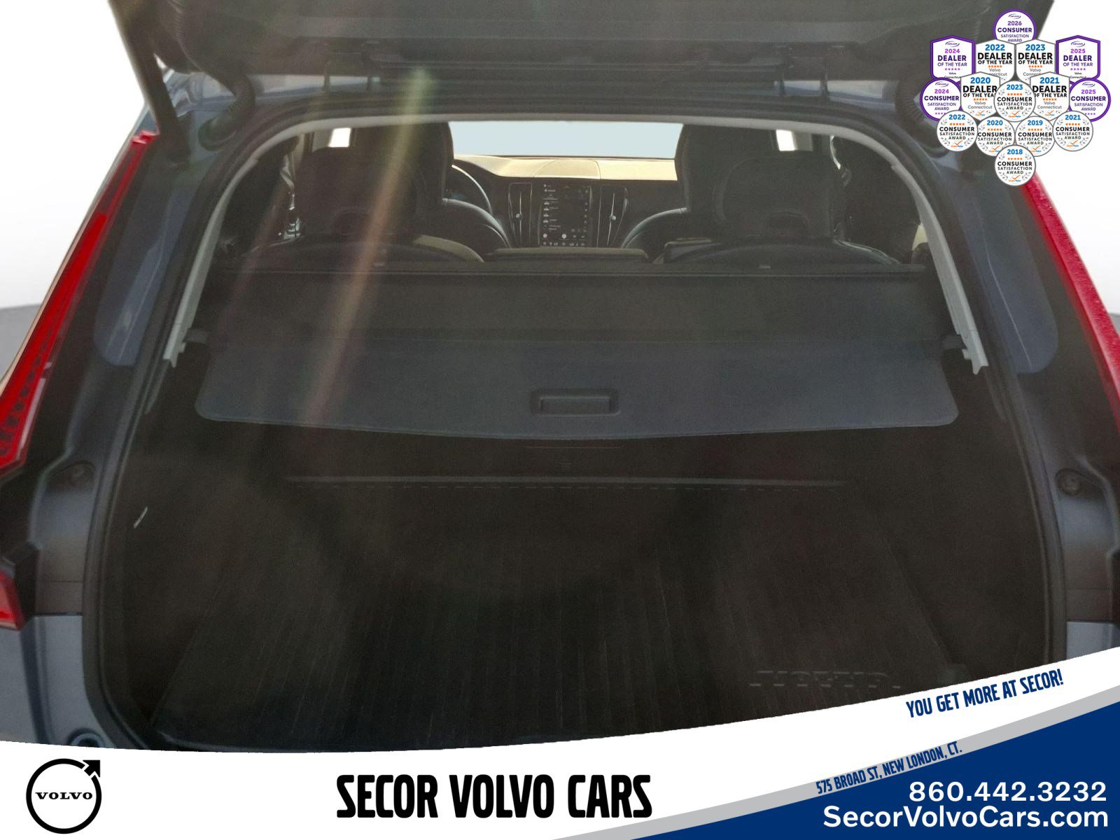 Used 2023 Volvo XC60 B5 Core w/ Climate Package AWD/4WD image 7
