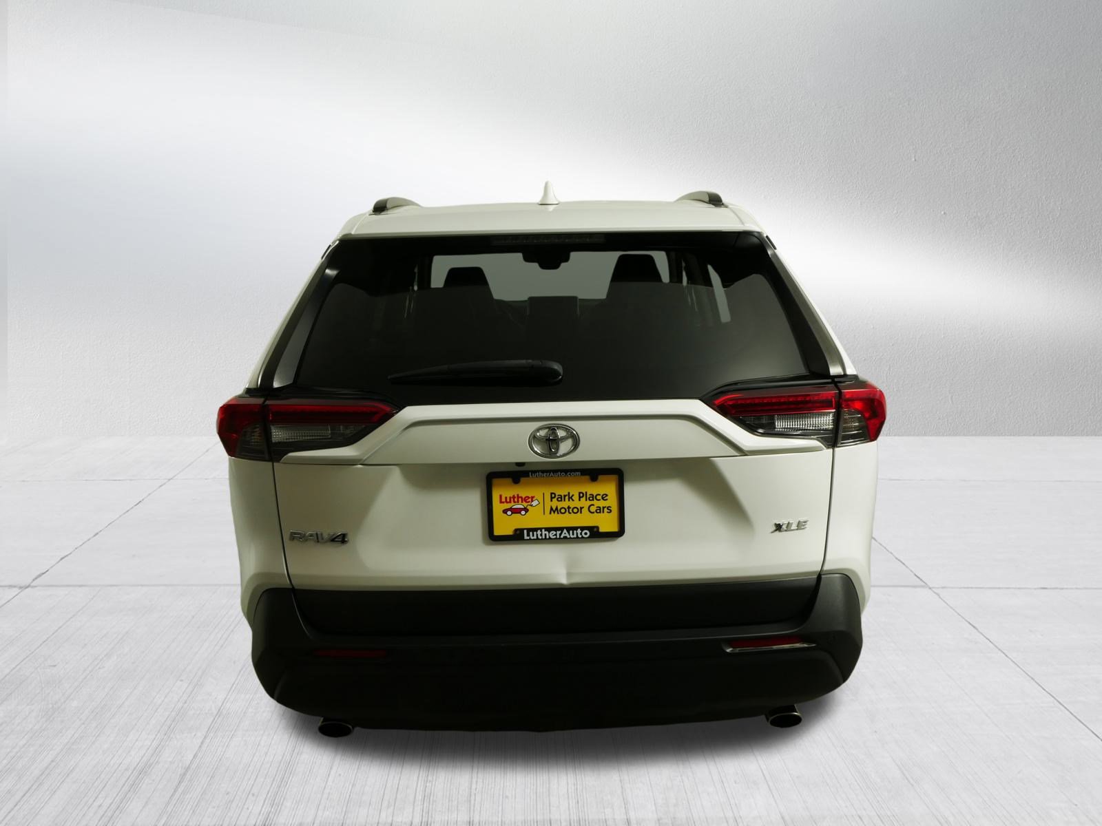 Used 2020 Toyota RAV4 XLE Premium image 6