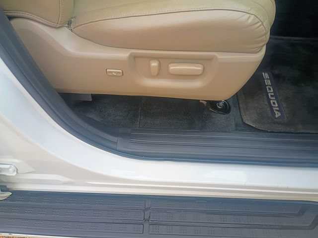 Used 2018 Toyota Sequoia Platinum AWD/4WD image 42