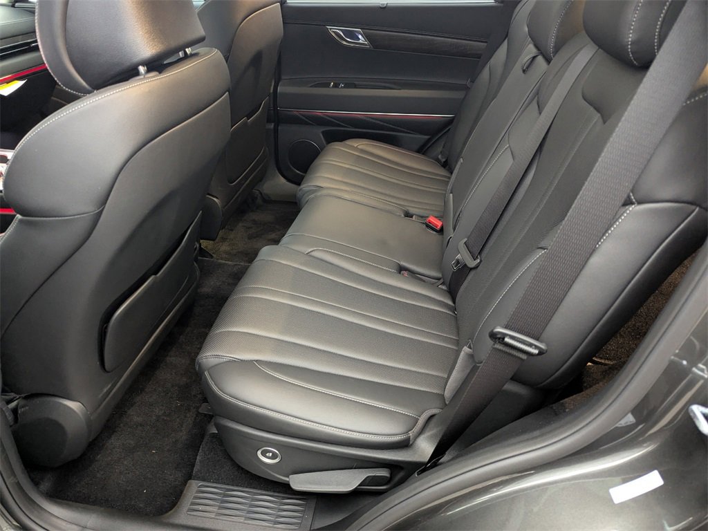 Used 2025 Genesis GV80 2.5T Select image 17