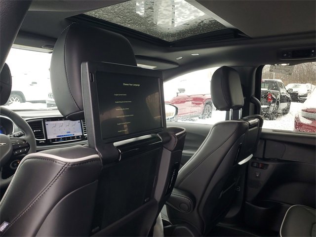 New 2026 Chrysler Pacifica Limited w/ Uconnect Theater Family Group image 12