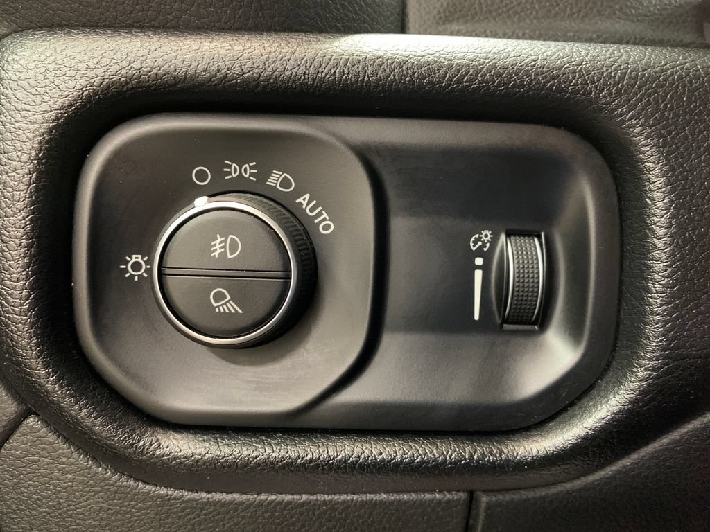 Used 2020 RAM 1500 Big Horn AWD/4WD image 14