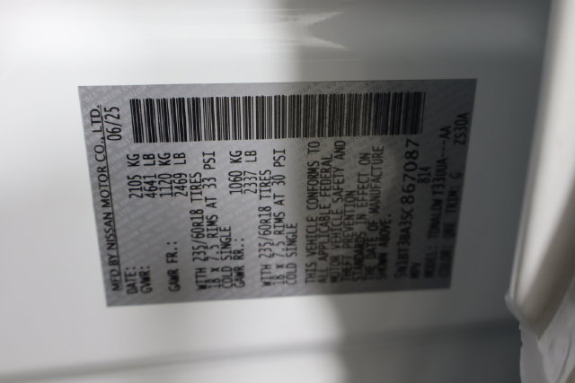 Used 2025 Nissan Rogue SV FWD image 30