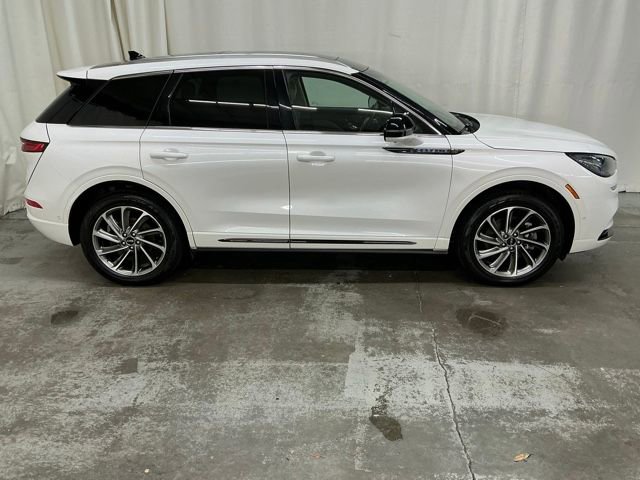 Used 2022 Lincoln Corsair Grand Touring image 2