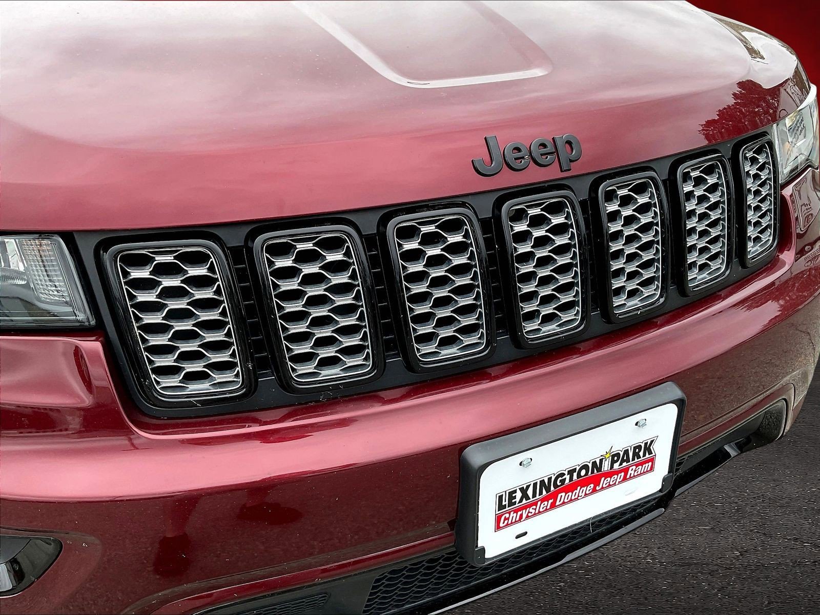 Used 2022 Jeep Grand Cherokee Laredo X AWD/4WD image 32