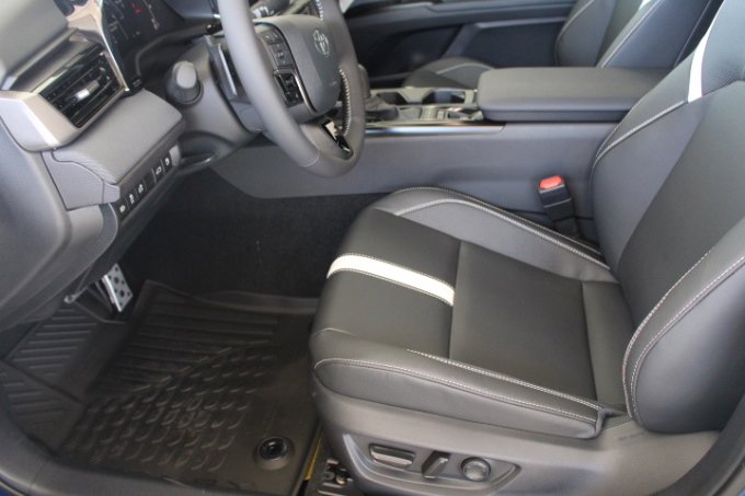 New 2026 Toyota Camry SE image 11