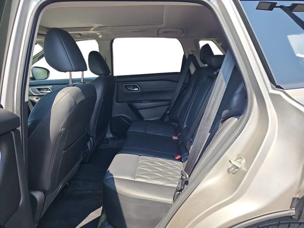 Used 2024 Nissan Rogue Platinum w/ Platinum Premium Package FWD image 14