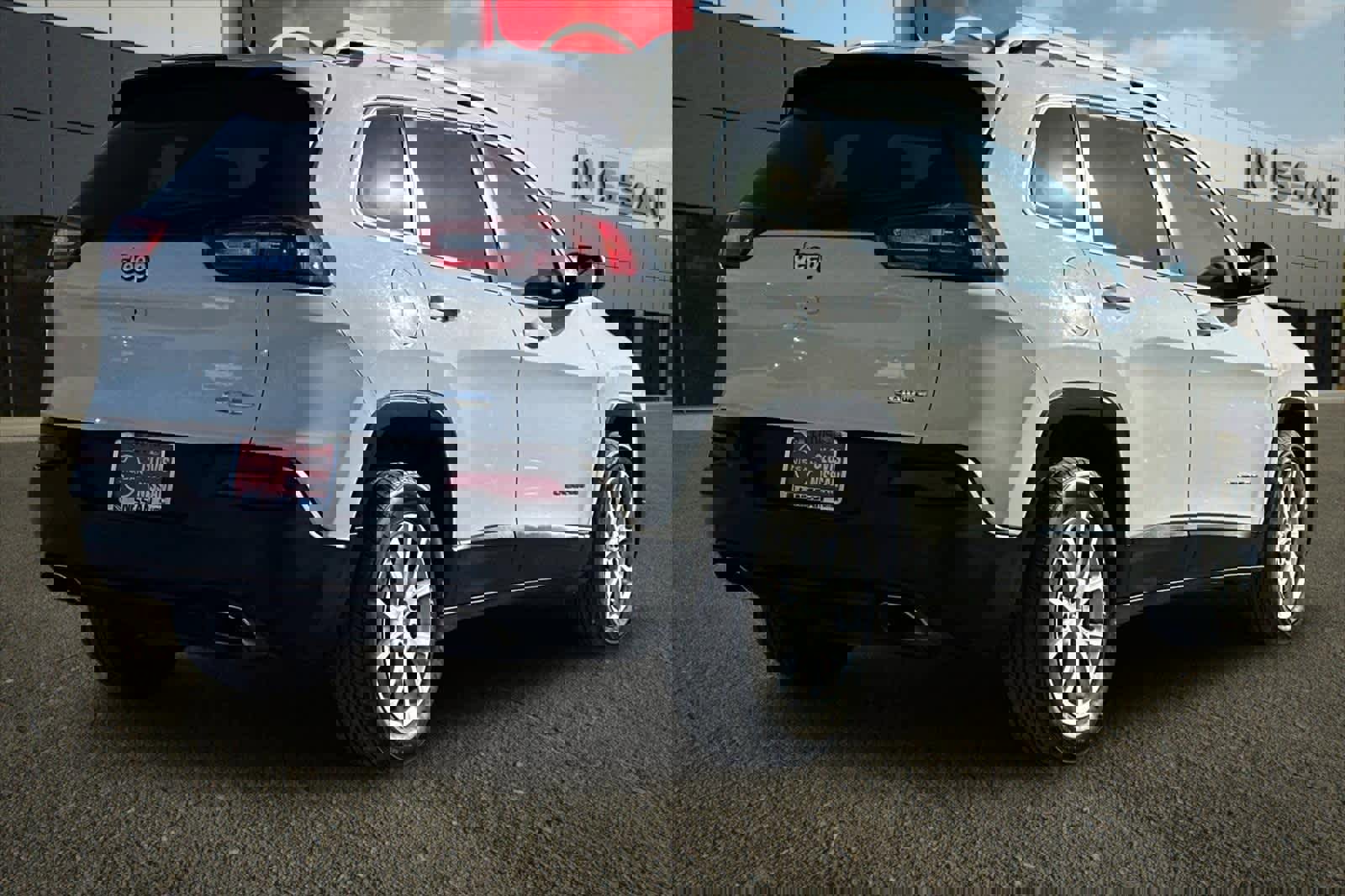 Used 2017 Jeep Cherokee Latitude image 3