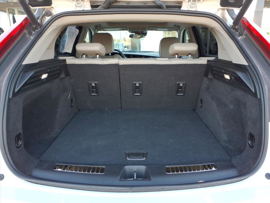 Used 2022 Cadillac XT4 Premium Luxury w/ Cold Weather Package image 16