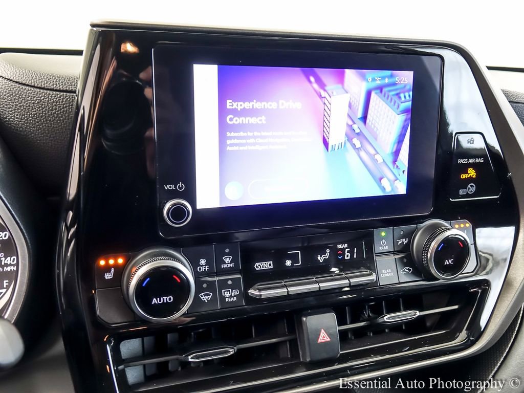 Used 2023 Toyota Highlander XLE AWD/4WD image 15