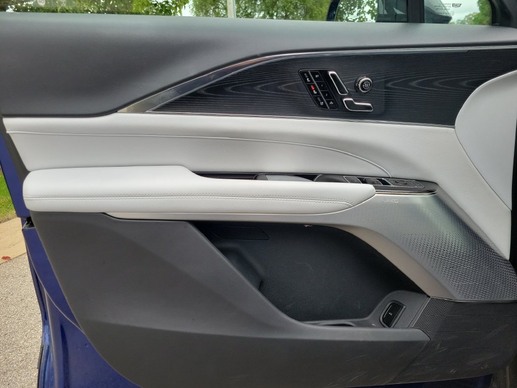 Used 2024 Cadillac Lyriq Sport w/ LPO, Floor Liner Package AWD/4WD image 17