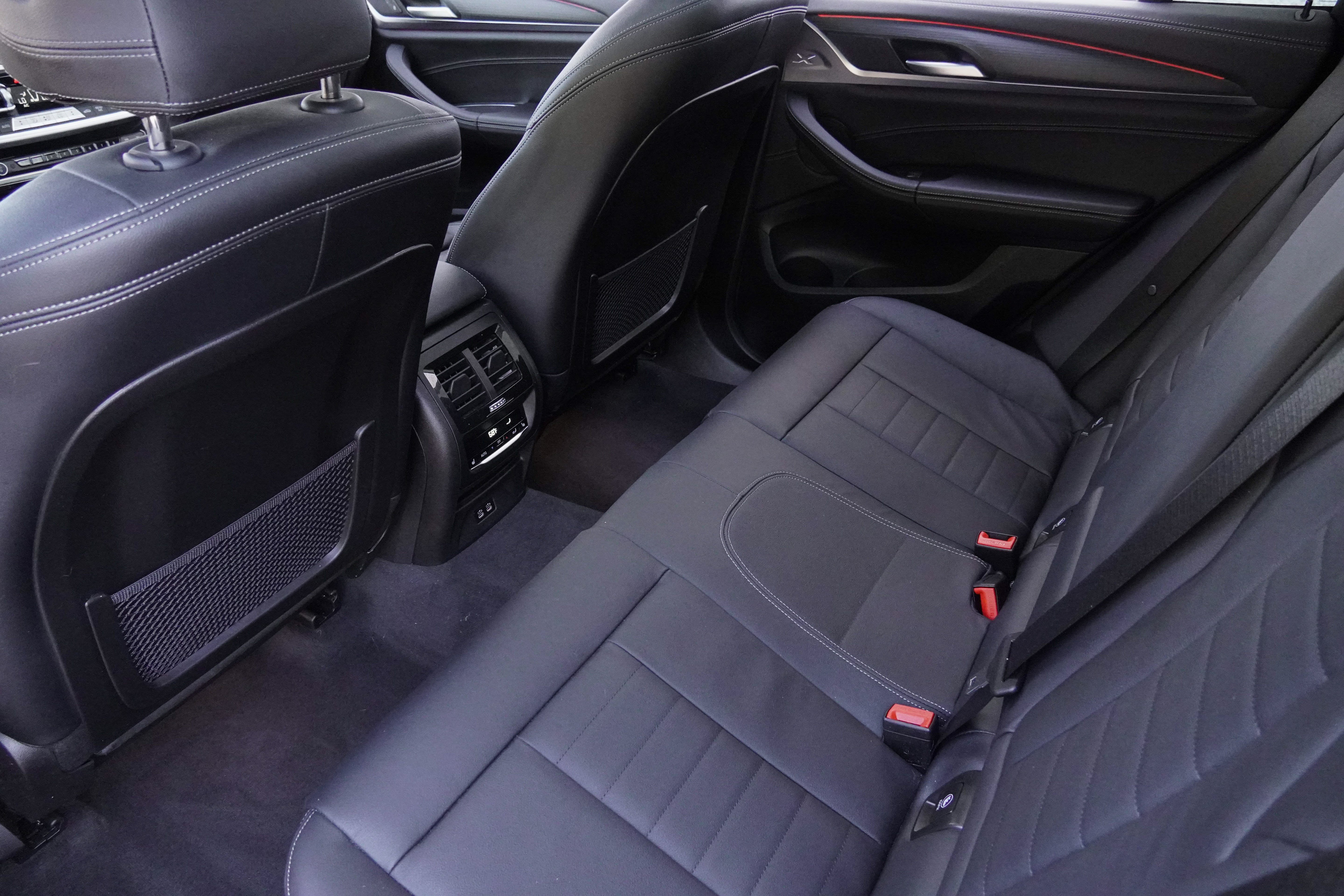 Certified 2025 BMW X4 M40i w/ Premium Package AWD/4WD image 35
