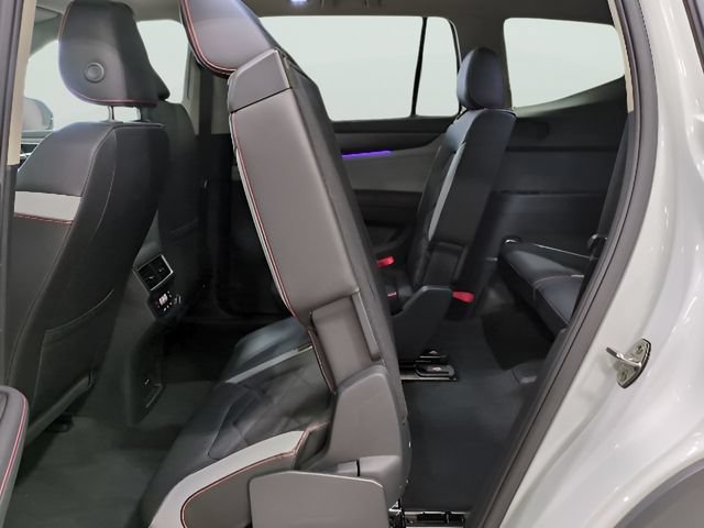 Used 2025 Volkswagen Atlas Peak Edition SE AWD/4WD image 18