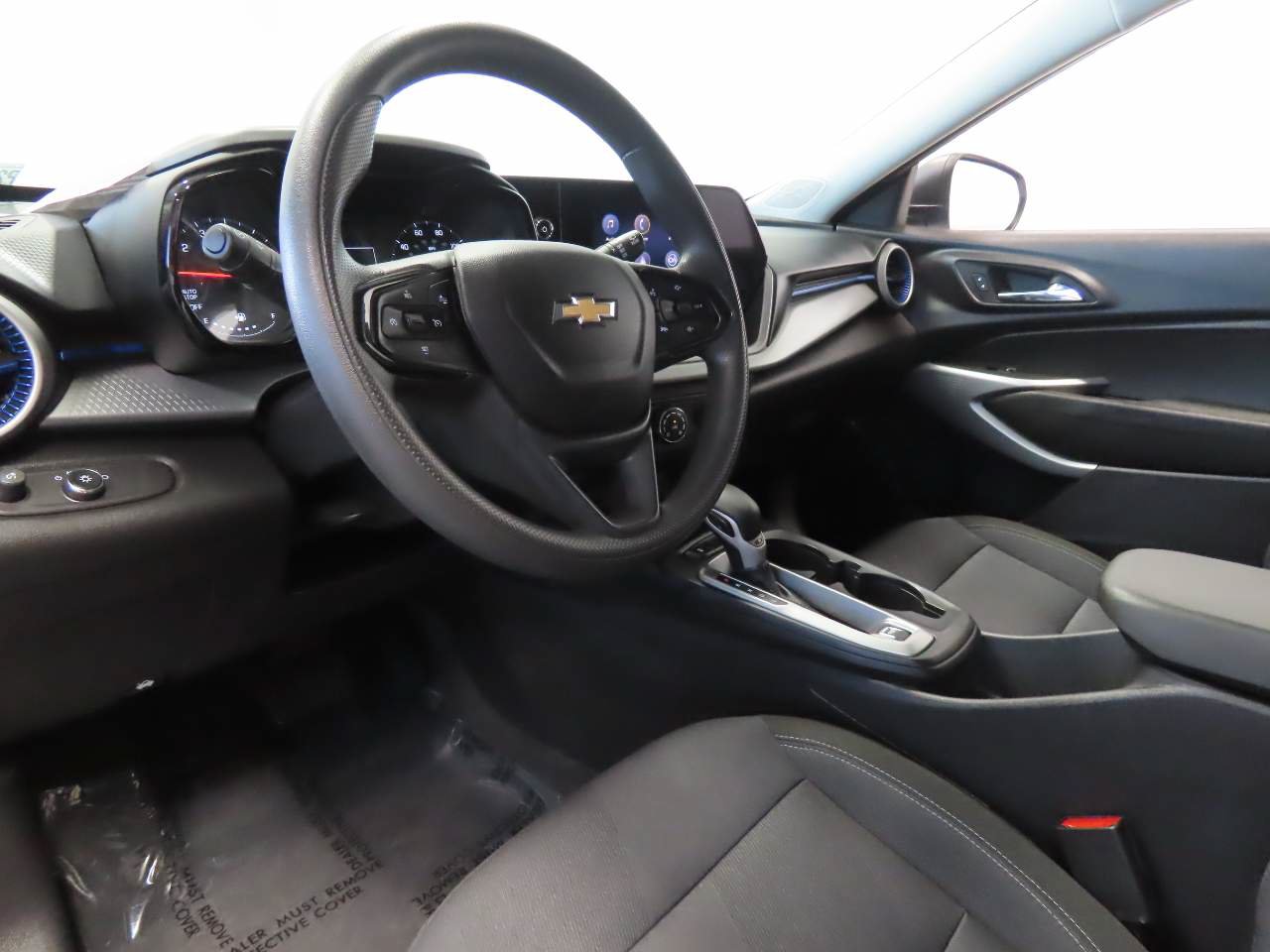 Used 2025 Chevrolet Trax LS FWD image 14
