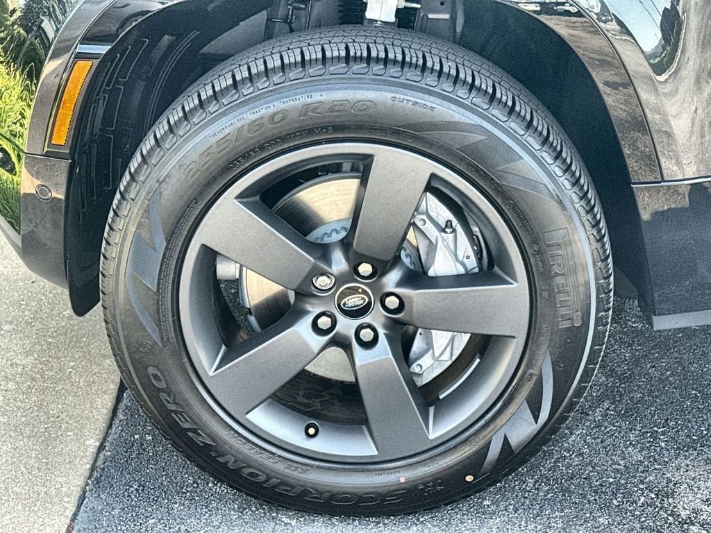 Certified 2025 Land Rover Defender 130 X-Dynamic SE image 10