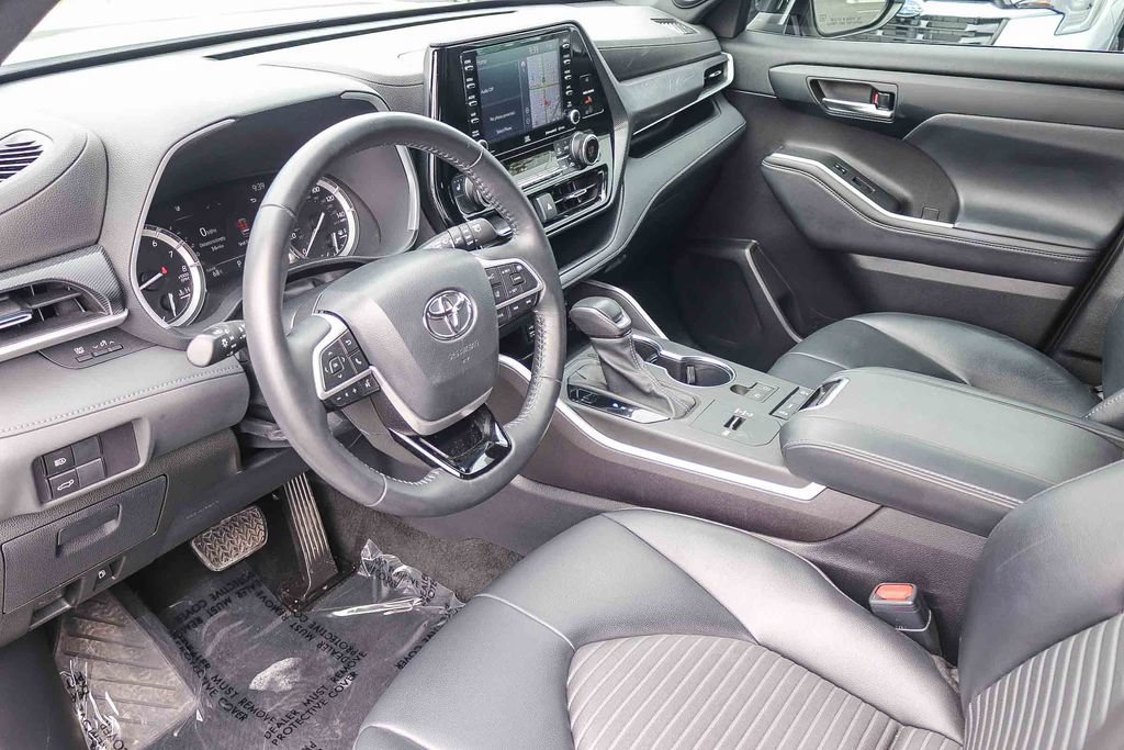 Used 2022 Toyota Highlander XSE FWD image 20