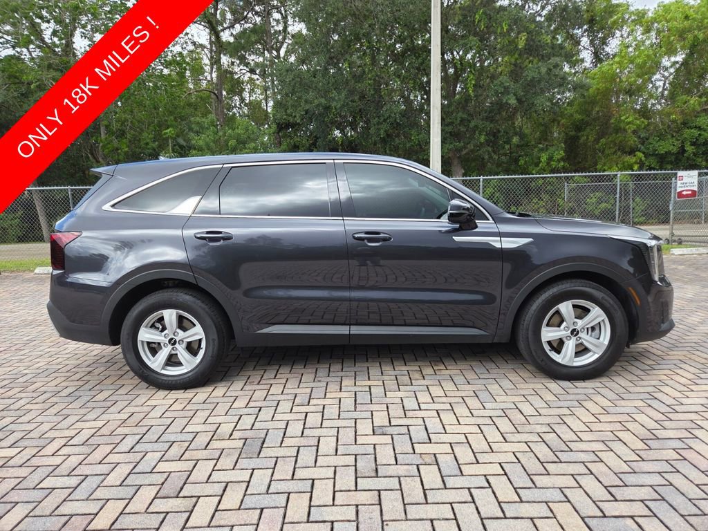 Used 2025 Kia Sorento LX FWD image 12