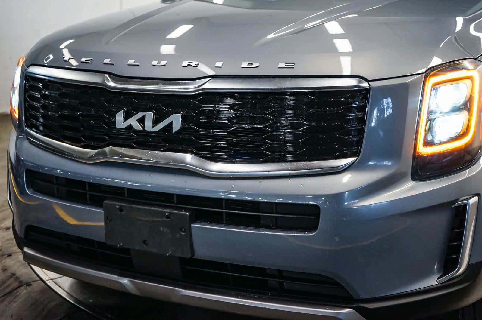 Used 2022 Kia Telluride EX w/ EX Premium Package FWD image 5