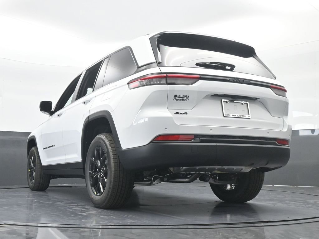 Used 2025 Jeep Grand Cherokee Altitude image 52