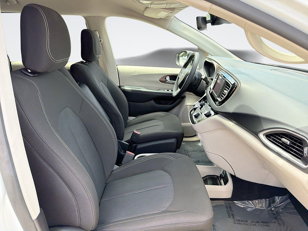 Used 2023 Chrysler Voyager LX FWD image 28