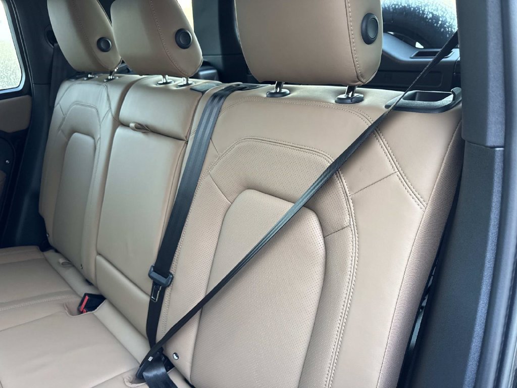New 2026 Land Rover Defender 110 X-Dynamic SE AWD/4WD image 14