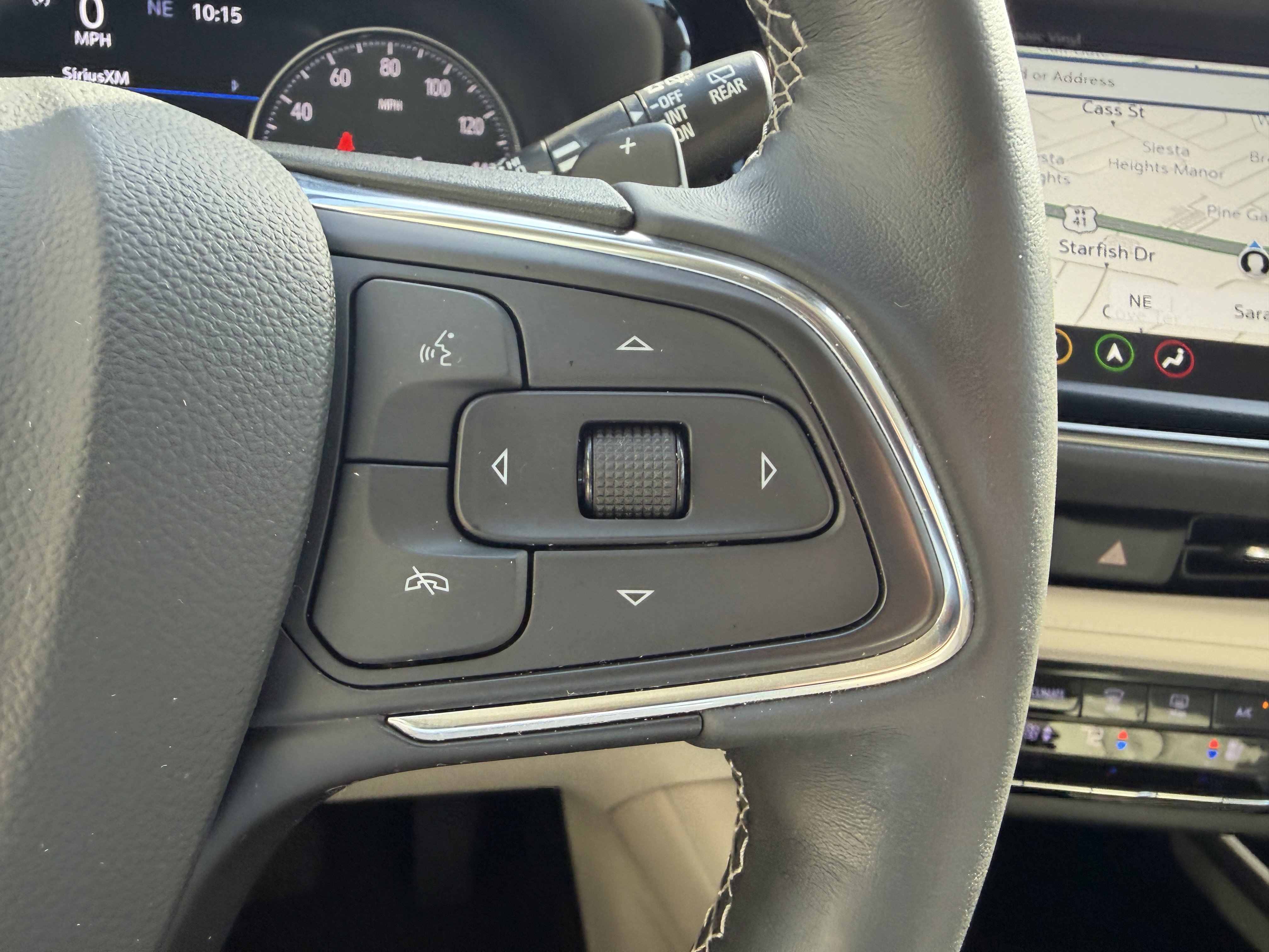 Used 2023 Buick Envision Avenir image 28