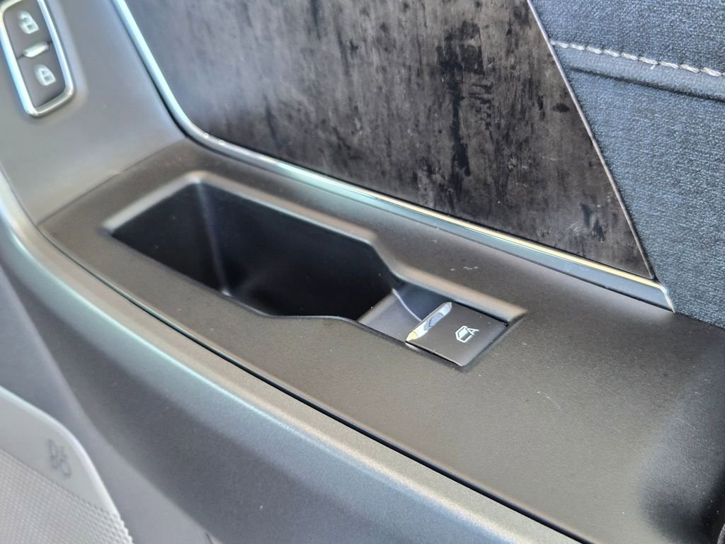 Used 2025 Ford F250 Lariat w/ Chrome Package image 31