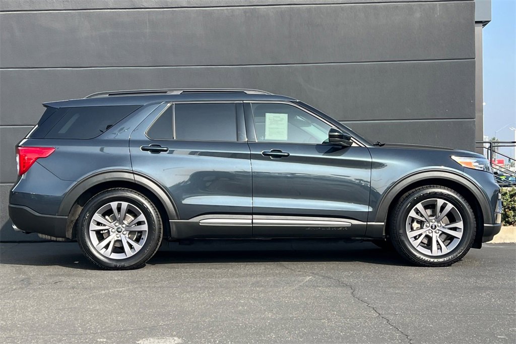 Used 2022 Ford Explorer XLT w/ Equipment Group 202A image 4