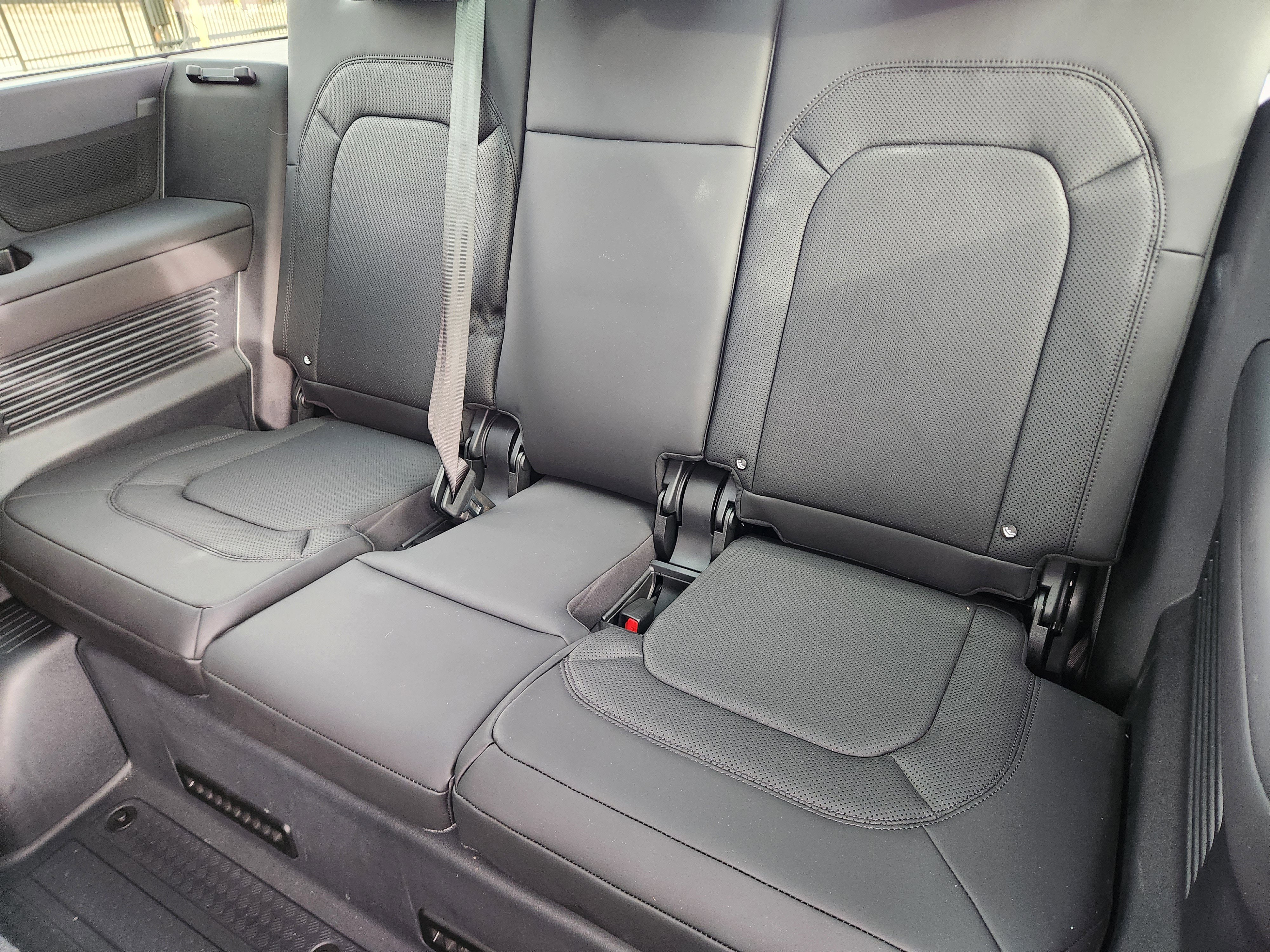 Certified 2024 Land Rover Defender 130 S image 31