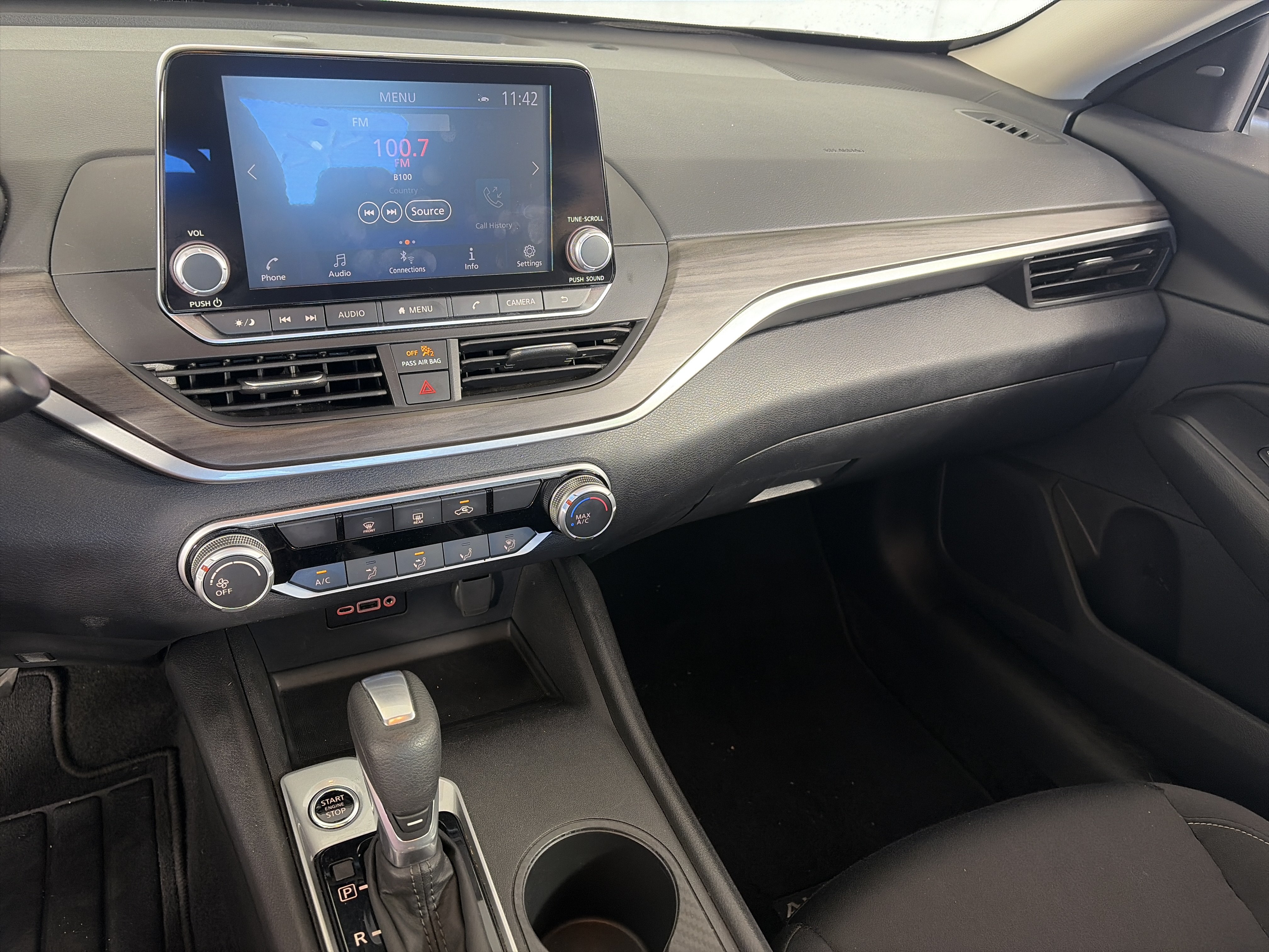 Used 2025 Nissan Altima 2.5 SV AWD/4WD image 4