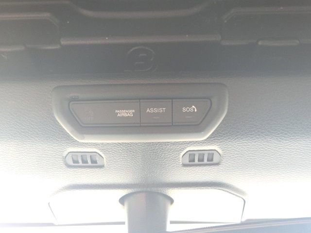 Used 2020 Jeep Wrangler Unlimited Sahara image 27