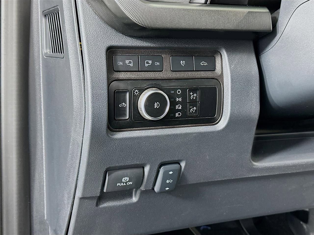 Used 2024 Ford F350 Platinum AWD/4WD image 34