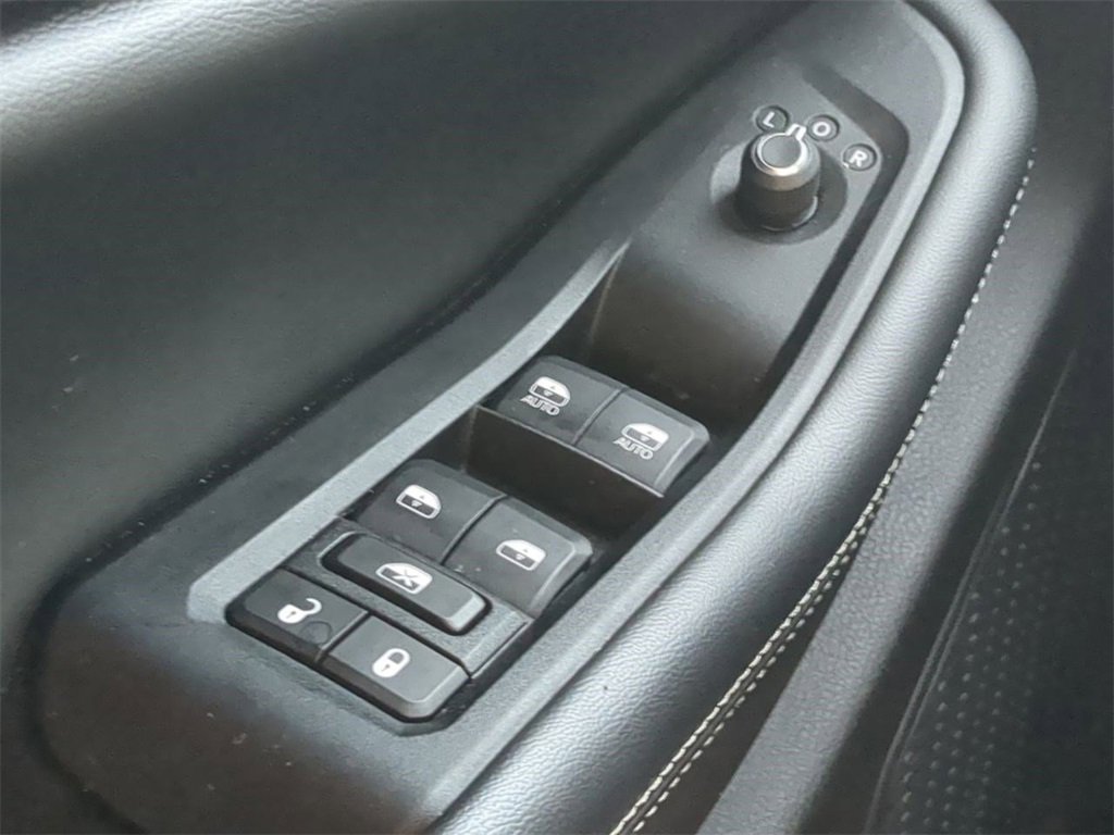 Used 2023 Jeep Grand Cherokee Altitude image 24