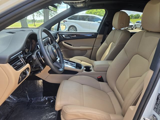 Used 2025 Porsche Macan Turbo AWD/4WD image 9
