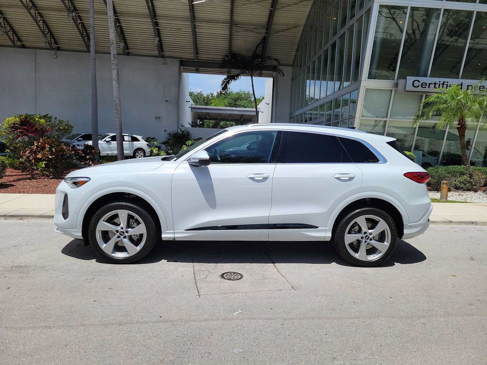 Certified 2025 Audi Q5 Premium Plus w/ Premium Plus AWD/4WD image 5