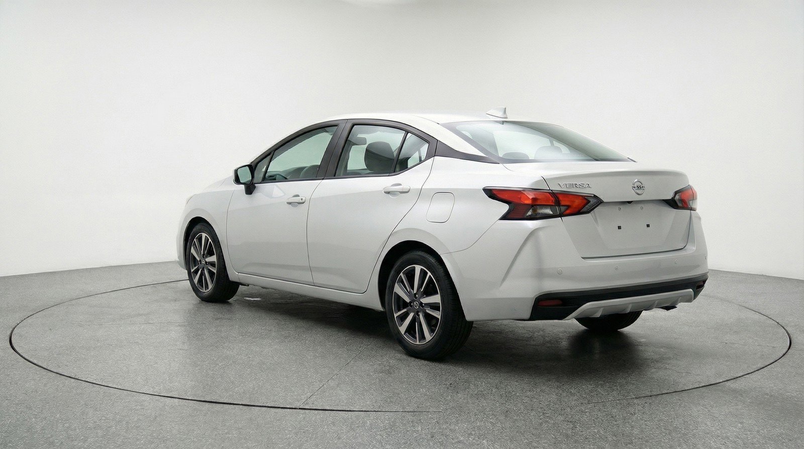 Used 2025 Nissan Versa SV image 6