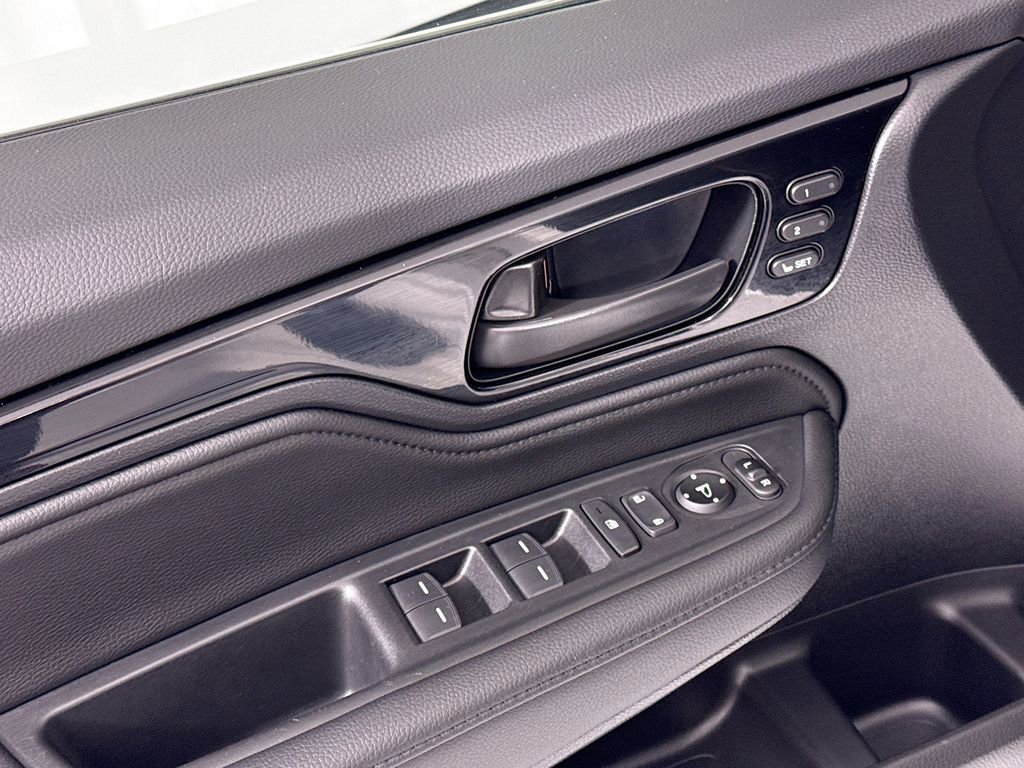 Certified 2025 Honda Odyssey Touring image 21