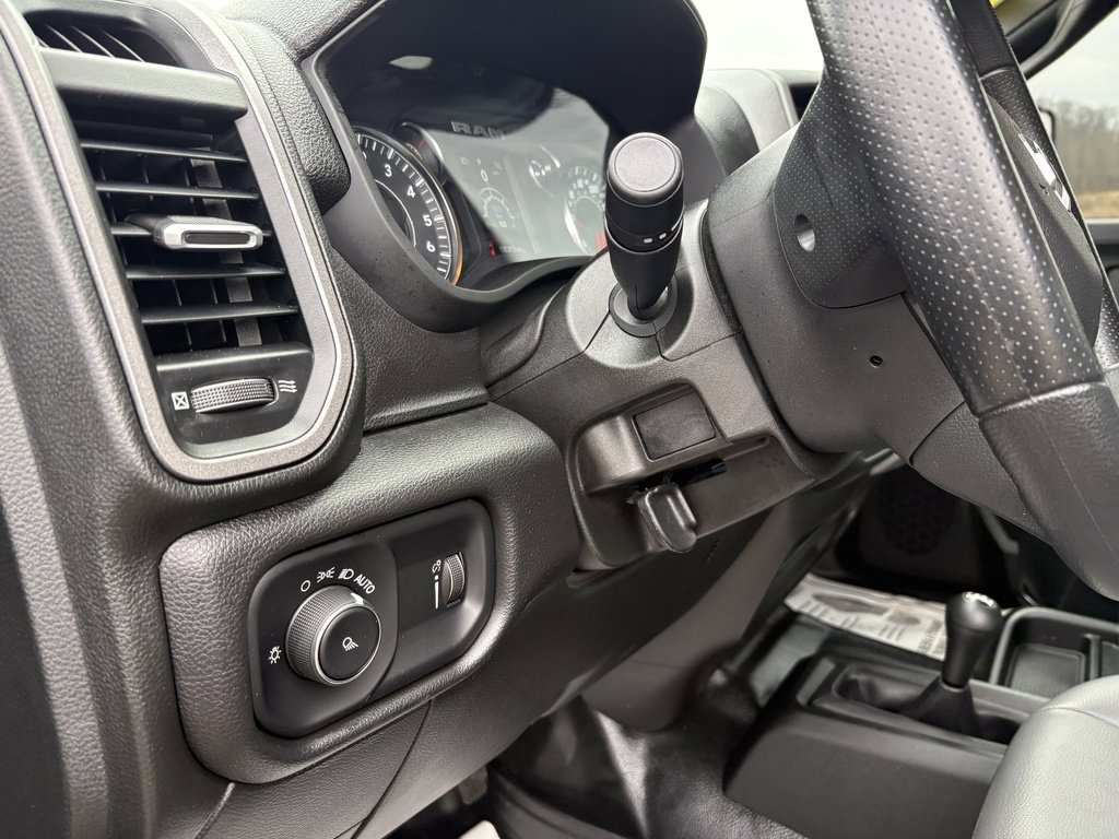 Used 2024 RAM 2500 Tradesman w/ Chrome Appearance Group image 32