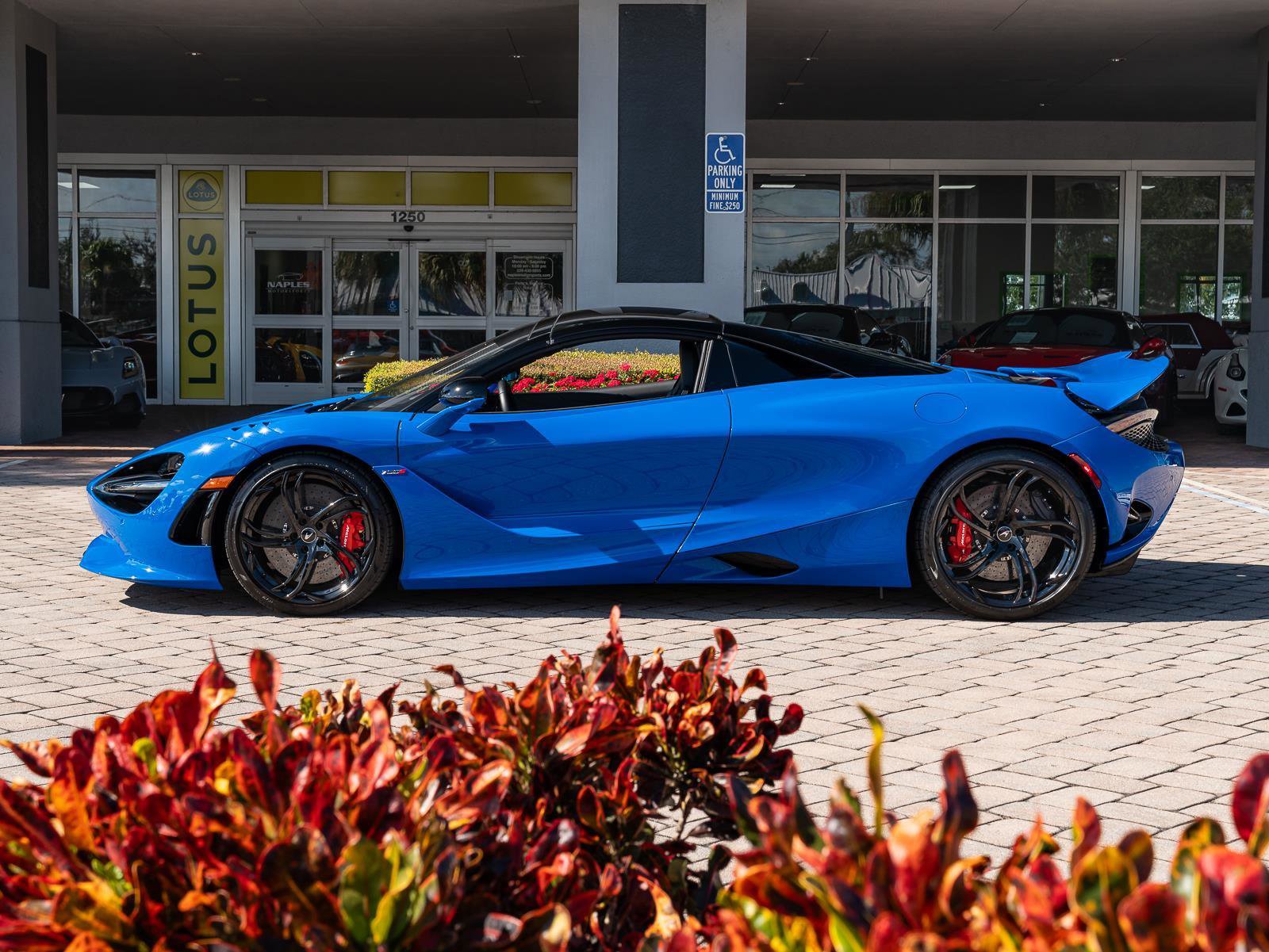 Used 2024 McLaren 750S Spider image 19