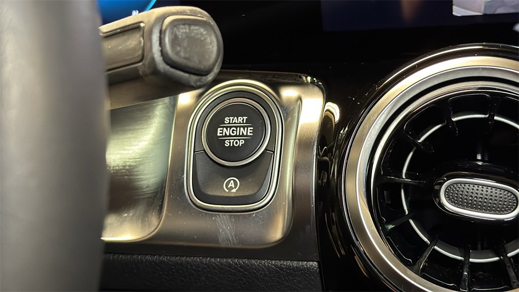 Used 2021 Mercedes-Benz GLB 250 4MATIC image 31