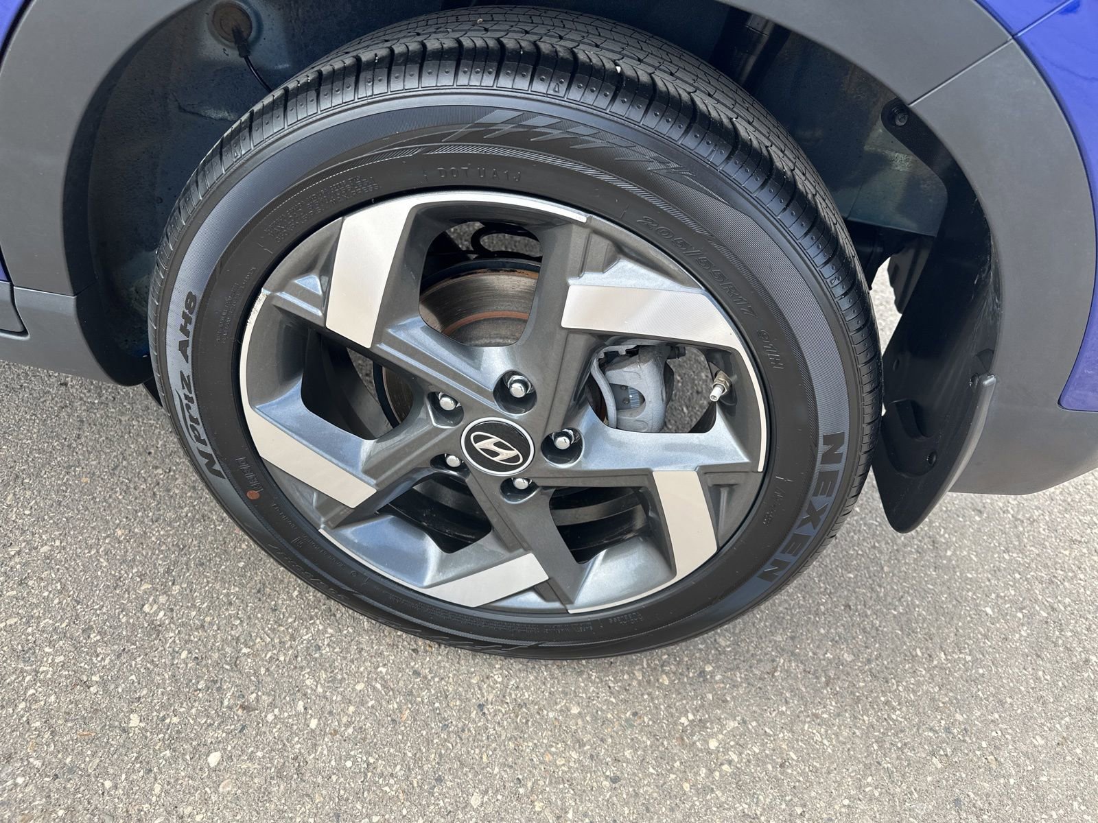 Used 2023 Hyundai Venue Limited FWD image 5